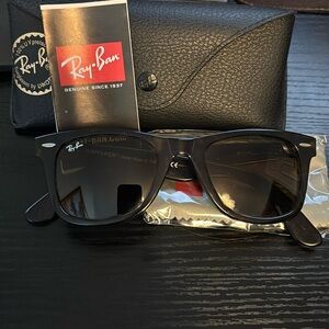(FREE SHIPPING) Ray-Ban Wayfarer Tortoise RB2140 Brown New
